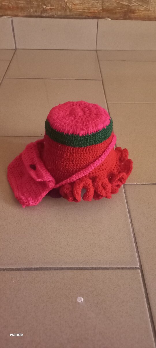 Chapeau crocheté coloré