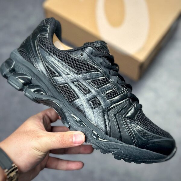 Chaussures de course noires stylées