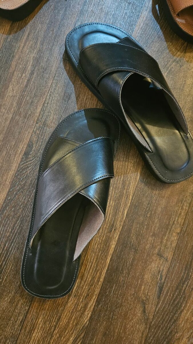 Sandale en cuir semelle gomme