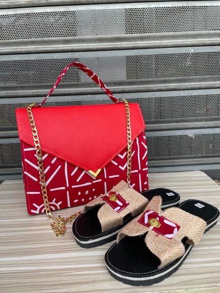 Sac à main chic avec sandales