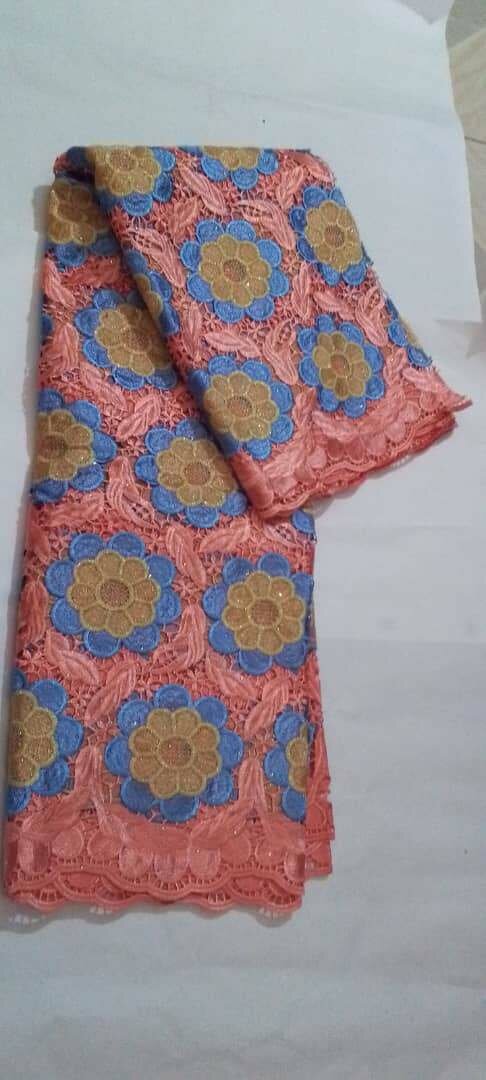 Tissu en dentelle floral élégant