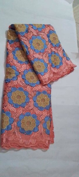 Tissu en dentelle floral élégant