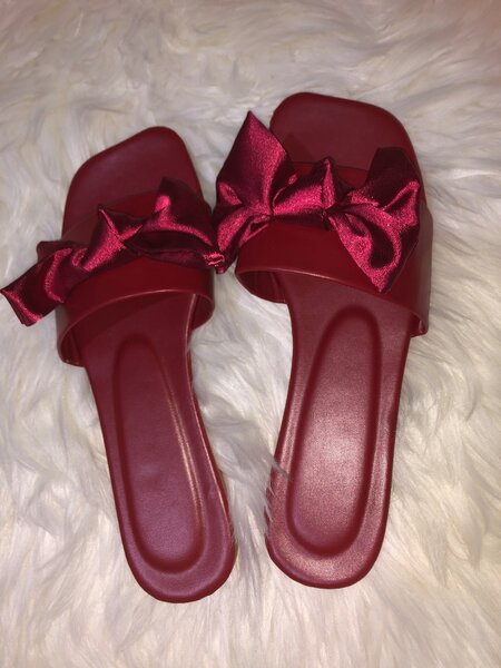 Chic Red Bow Slides