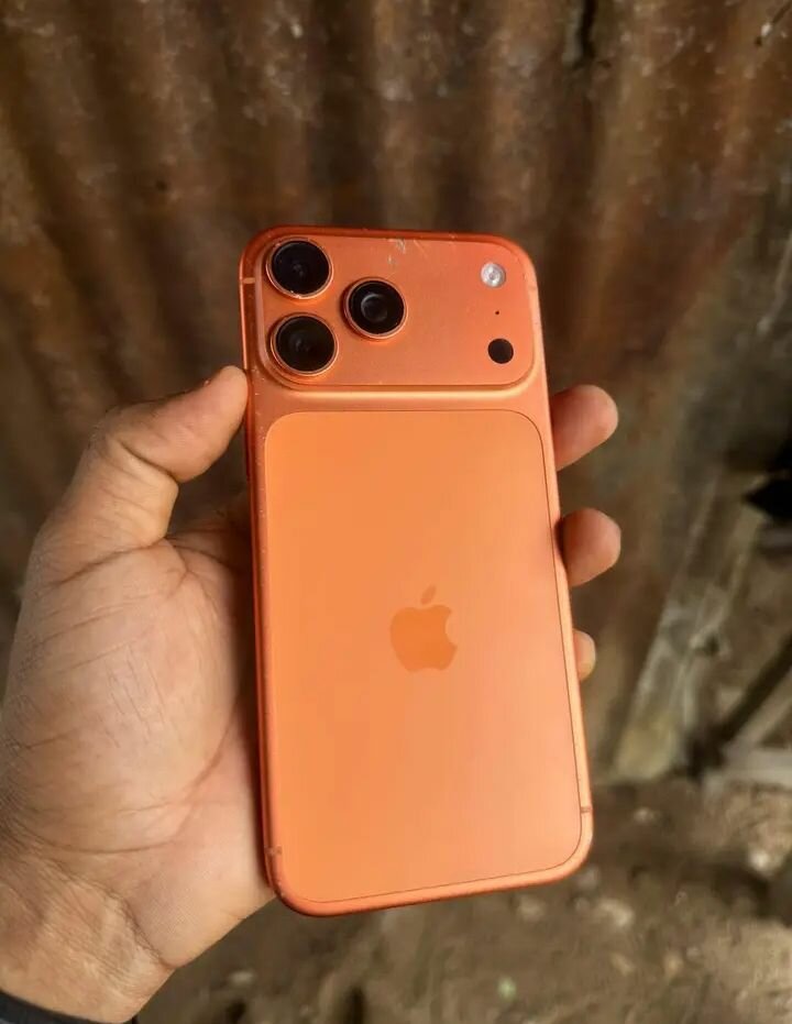 iPhone couleur orange vif