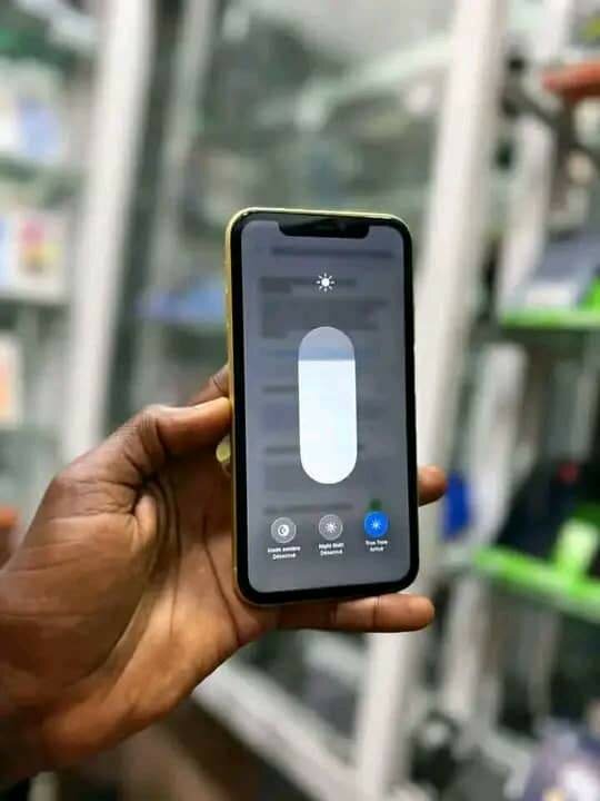 iPhone 11 64GB Jaune