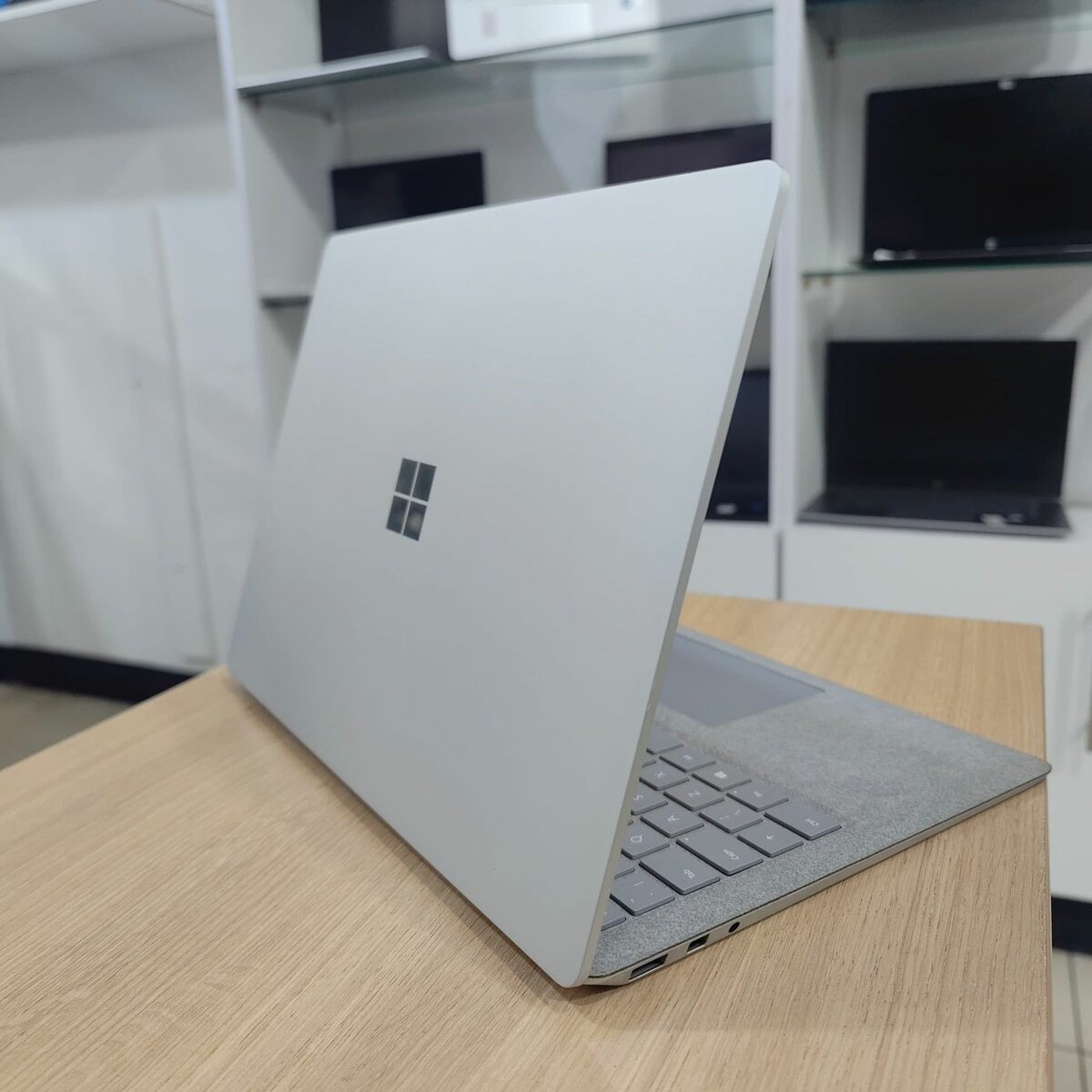 Microsoft Surface Laptop 2