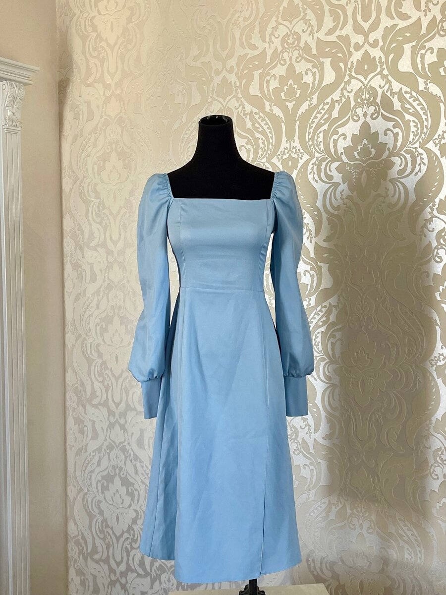 Платье небесно-голубого цвета