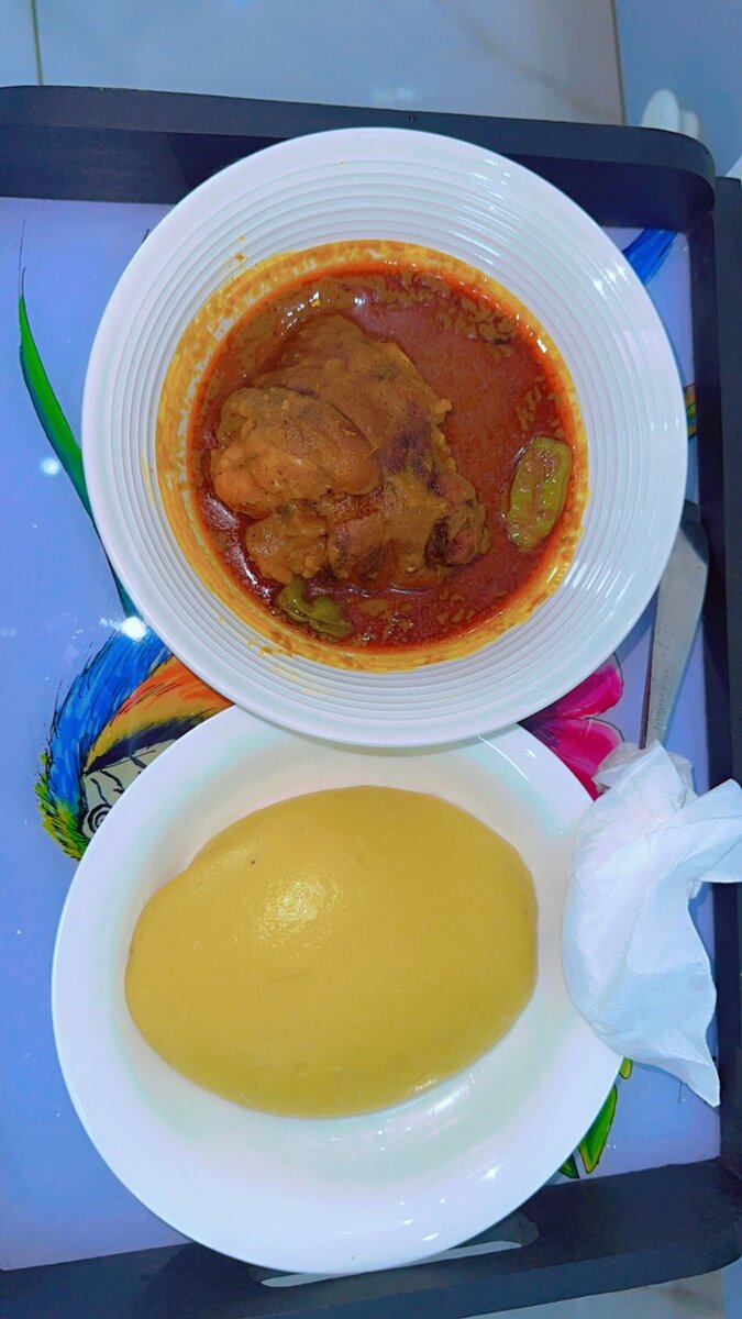 Repas de Riz et Sauce Poulet