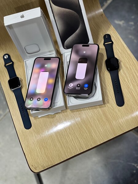 iphone 15 pro max 256Go CE avec tous les accessoires