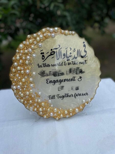 Resin plate