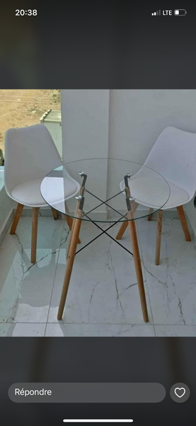 Table ronde en verre moderne