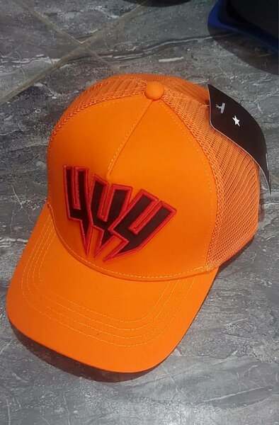 Casquettes neuves