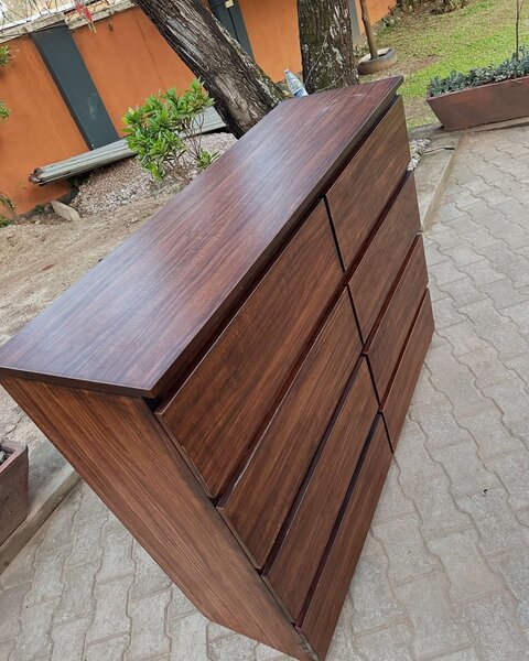 Commode en bois élégante