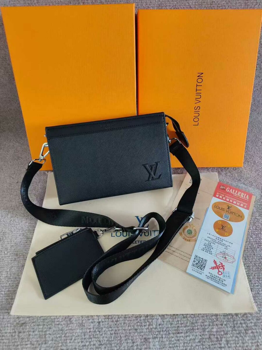 Sac à bandoulière Louis Vuitton avec pochette