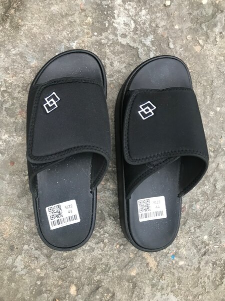 Sandales noires confortables