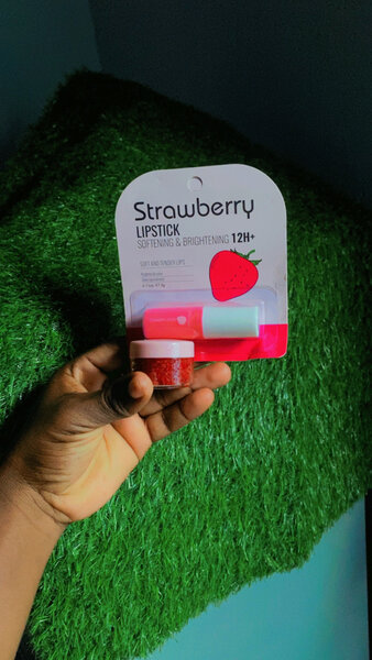 Rouge à lèvres fraise 12H+