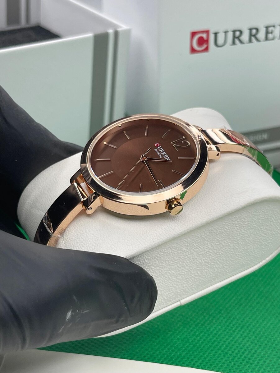 Montre élégante Curren en or