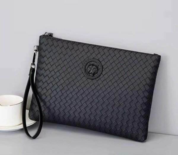 Pochette élégante en cuir noir