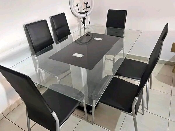 Table à manger en verre moderne