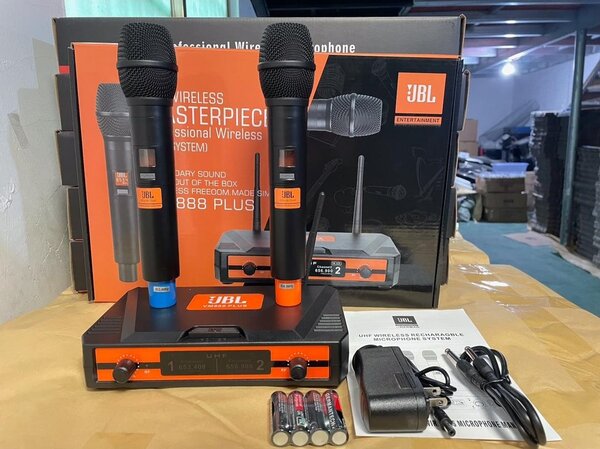 Micro baladeur JBL VM 888 plus