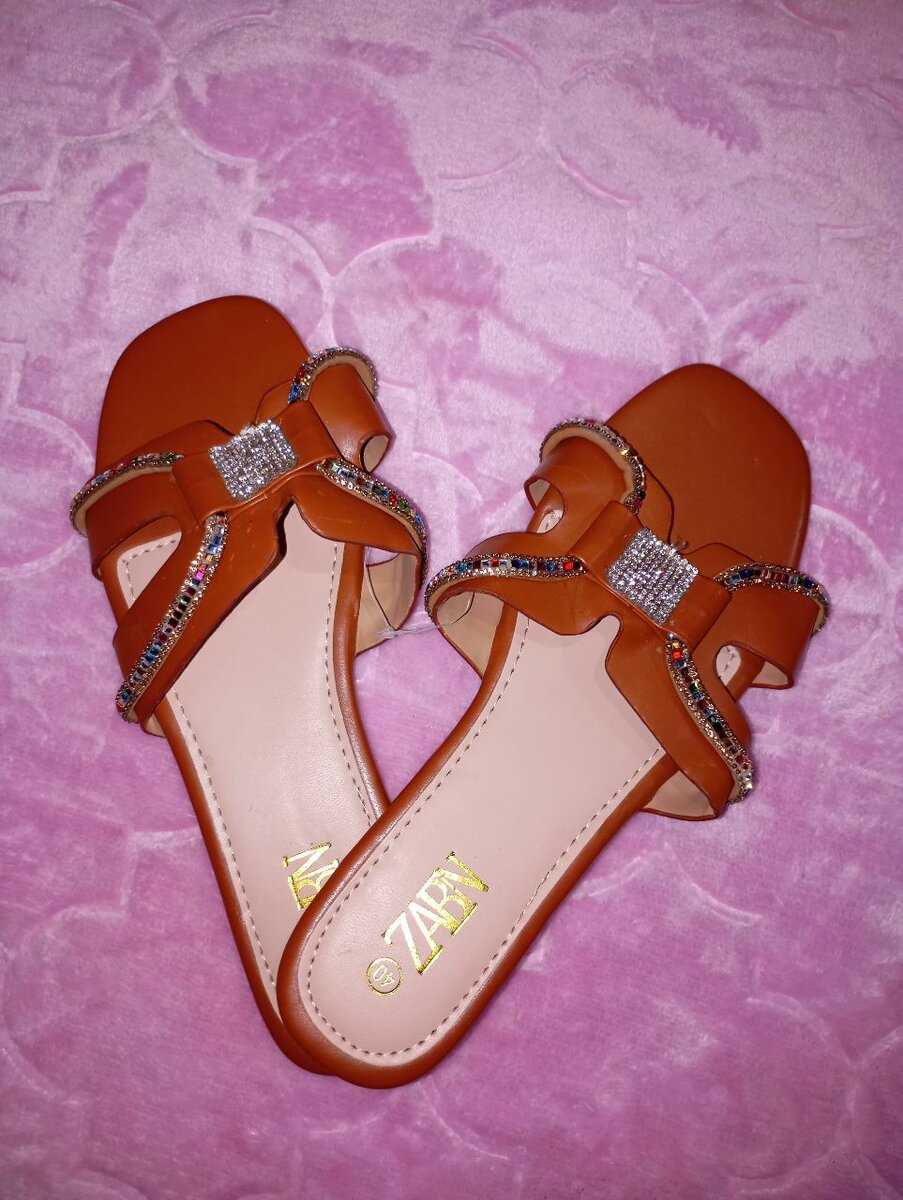 Sandales élégantes avec strass