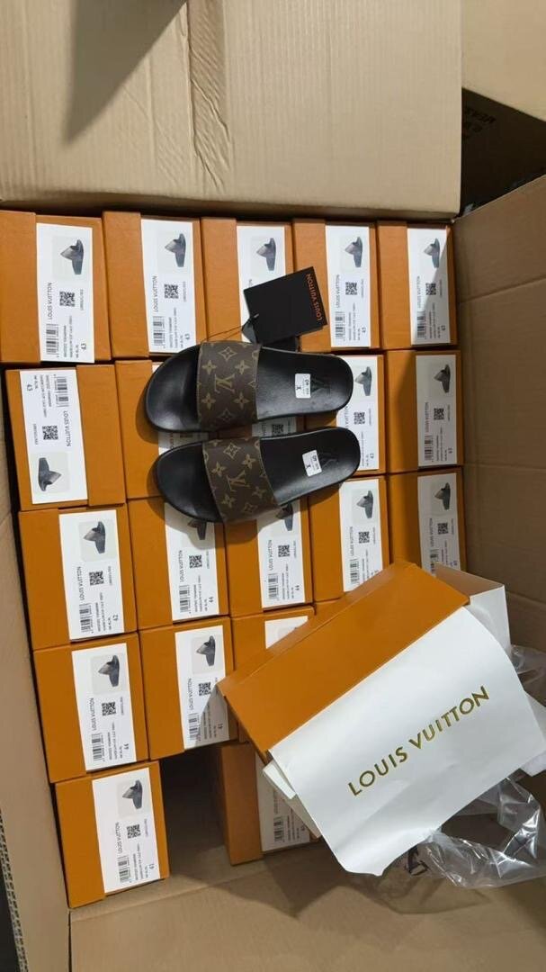 Claquettes Louis Vuitton élégantes