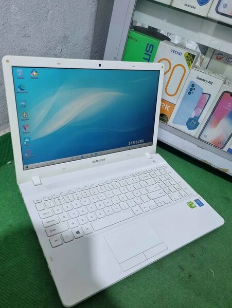 Ordinateur portable Samsung blanc