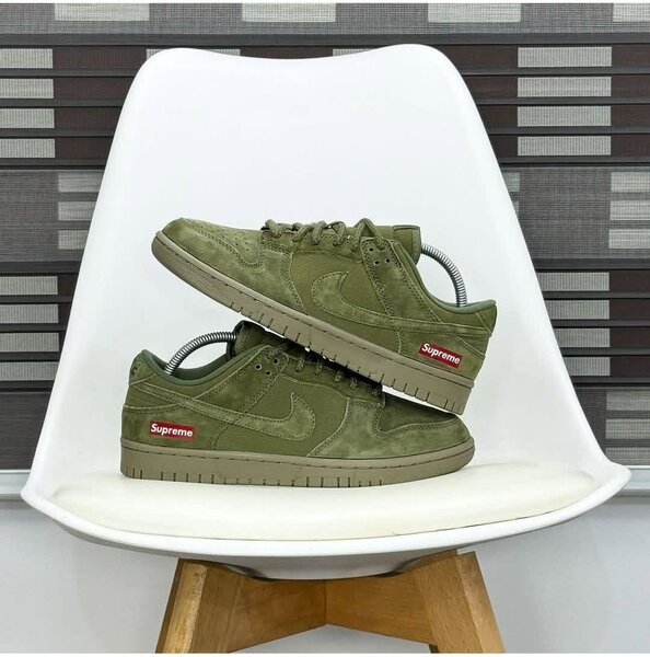 Baskets en daim olive Supreme