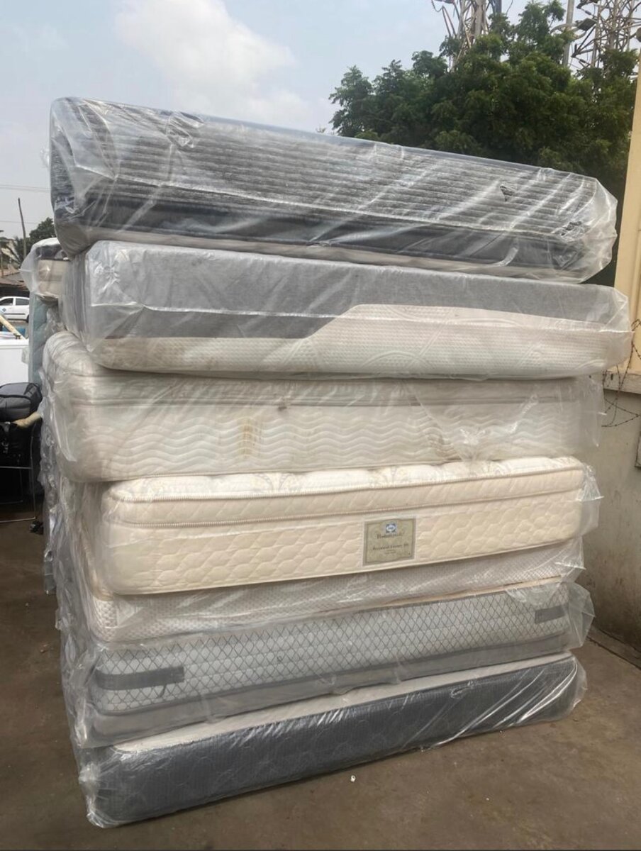 Mattress, kings chairs