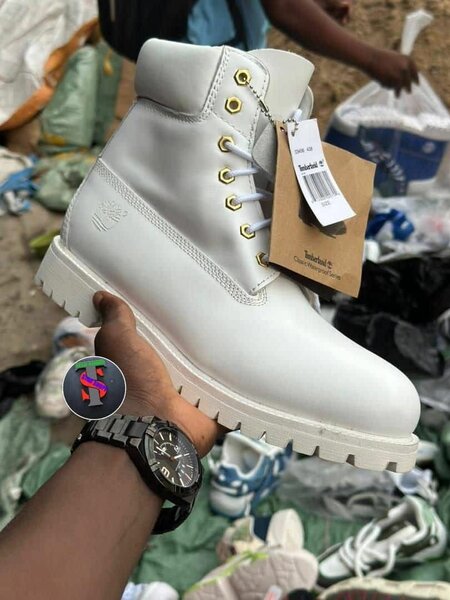 Bottes blanches en cuir élégantes