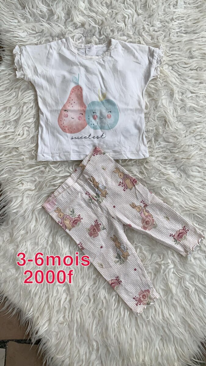 Déguisement pour fille, T-shirt blanc avec des fruits et pantalon avec des lapins