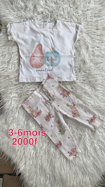 Déguisement pour fille, T-shirt blanc avec des fruits et pantalon avec des lapins