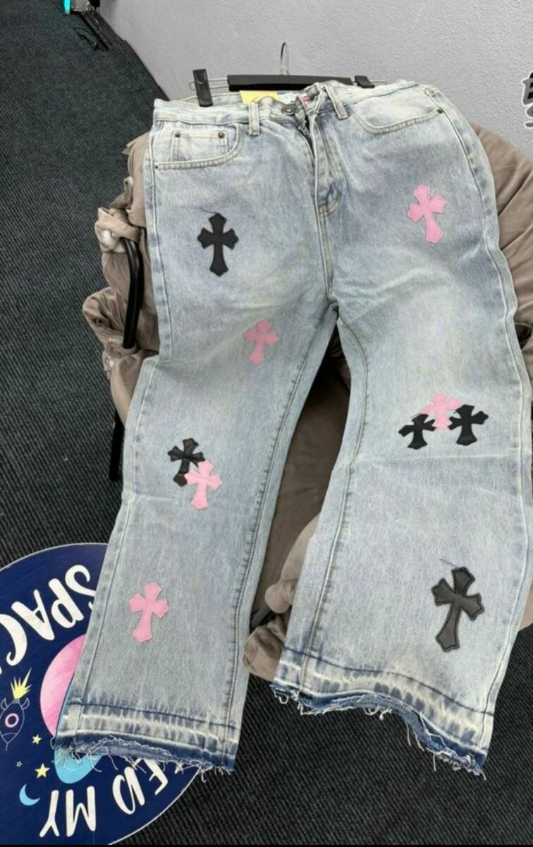 Jeans stylés avec croix
