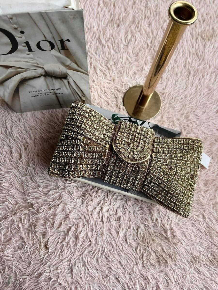 Pochette soirée strass élégante