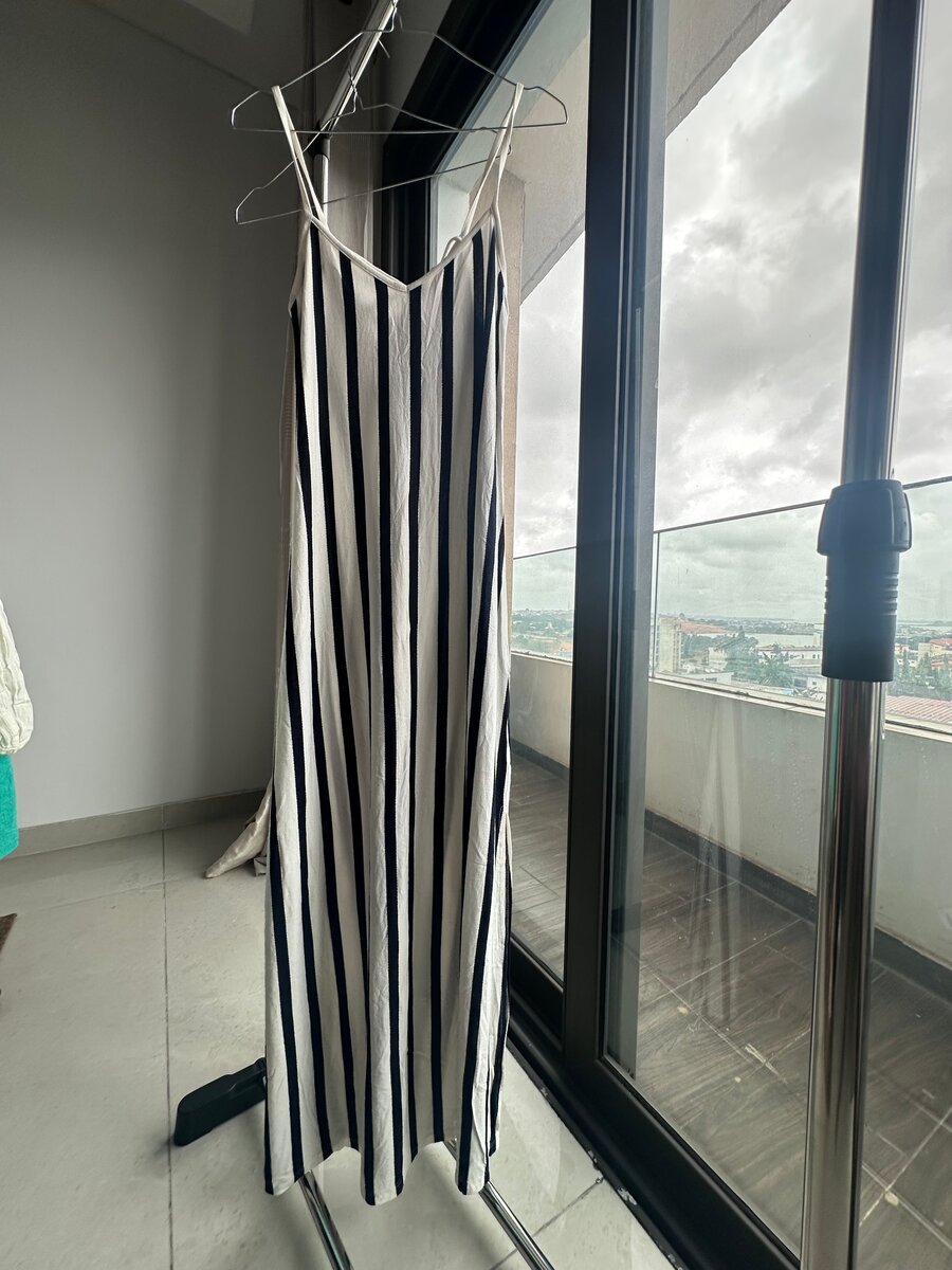 Robe longue à rayures Bershka