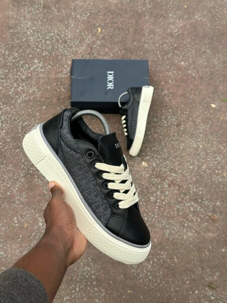 Sneakers en cuir design moderne