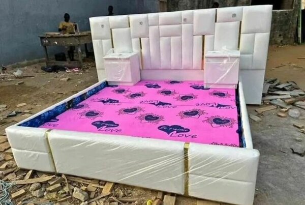 Lit tapissé moderne blanc