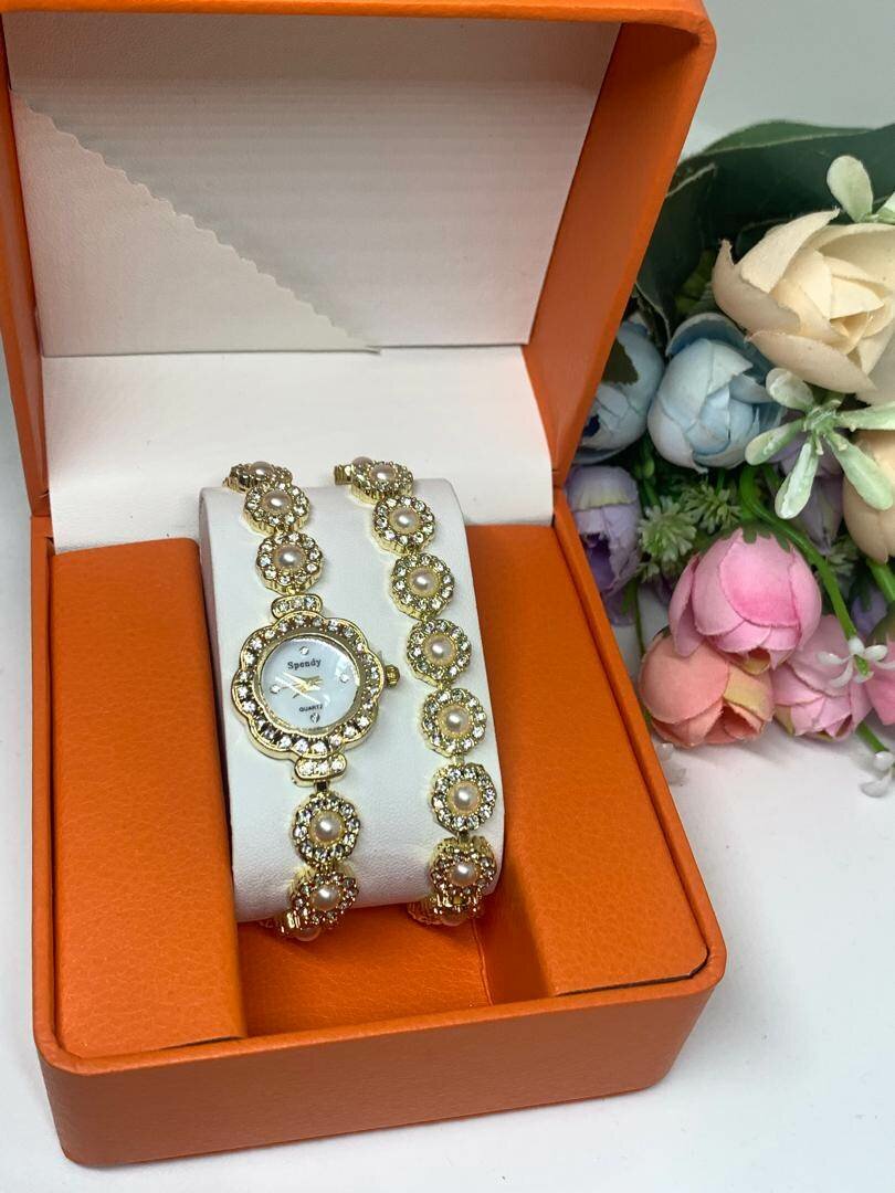 wristwatch and bracelet set