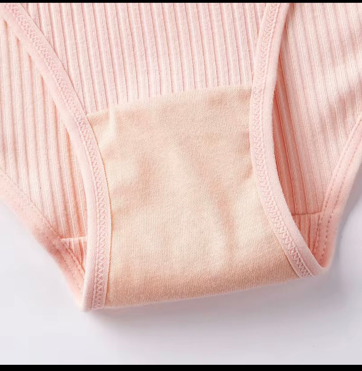 Culottes en dentelle et coton