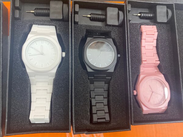 Montre arabic en plastique