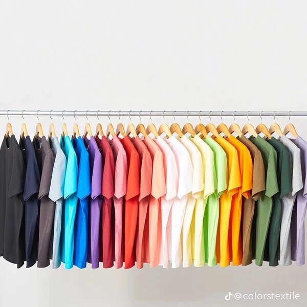 Ensemble de t-shirts colorés
