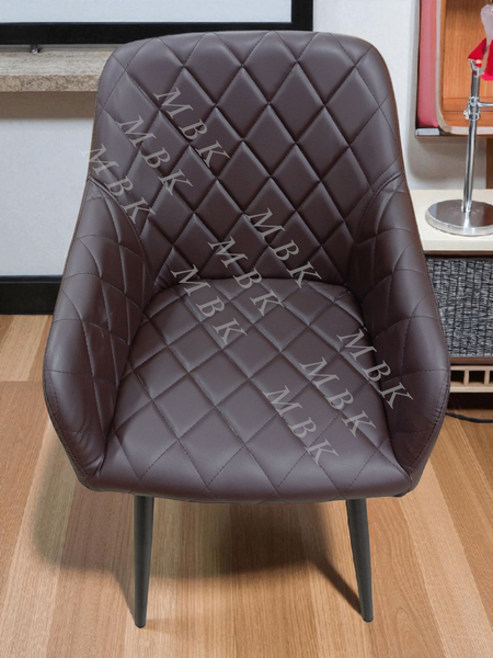 Chaise en cuir marron élégante