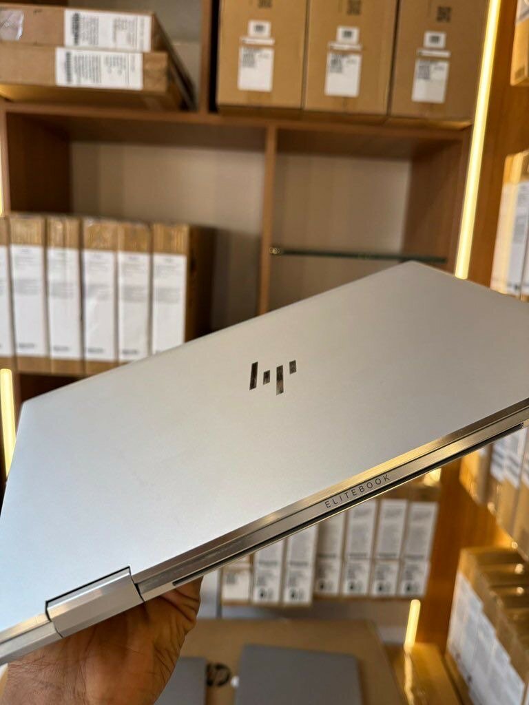 *HP ELITEBOOK 1030 G7*