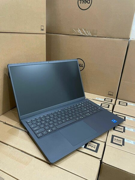 Laptop Dell VOSTRO 3530 i3