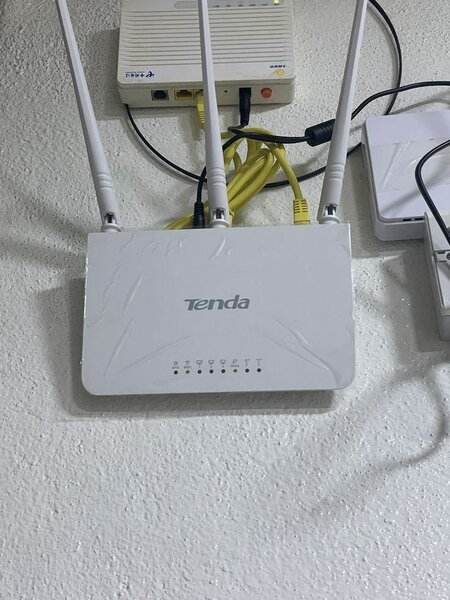 Tenda Wi-Fi Router - Connectivité performante
