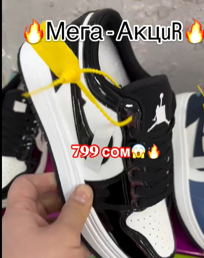 кроссовки женские спортивные 