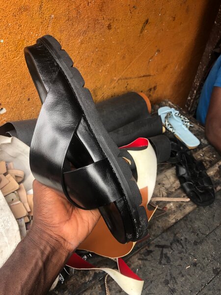 Sandales en cuir noir homme