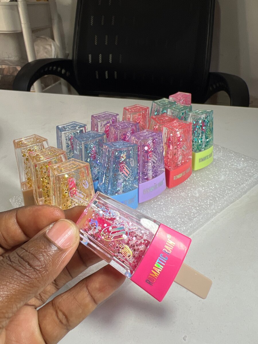 Color changing lipgloss