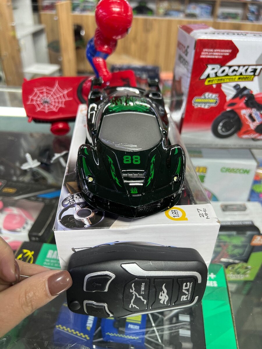 Машина с пультом управления