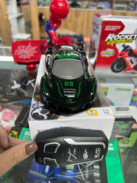 Машина с пультом управления